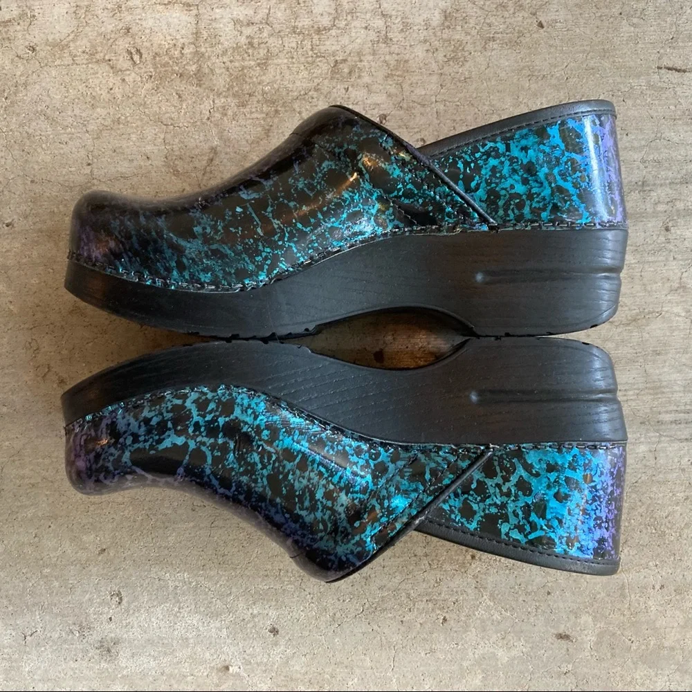 Dansko | Pewter Leopard Patent Professional Clogs - Picture 5 of 11